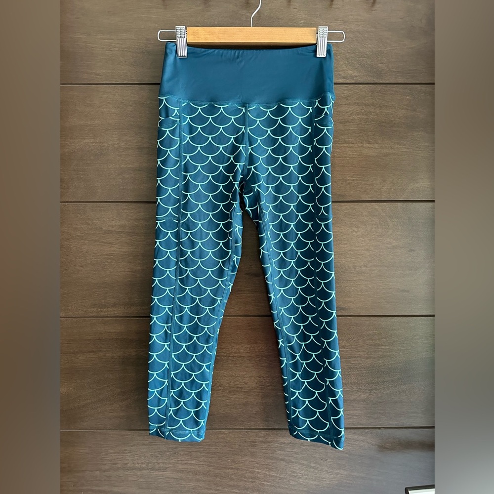 Constantly Varied Gear Teal Green Scales Capri Leggings XS